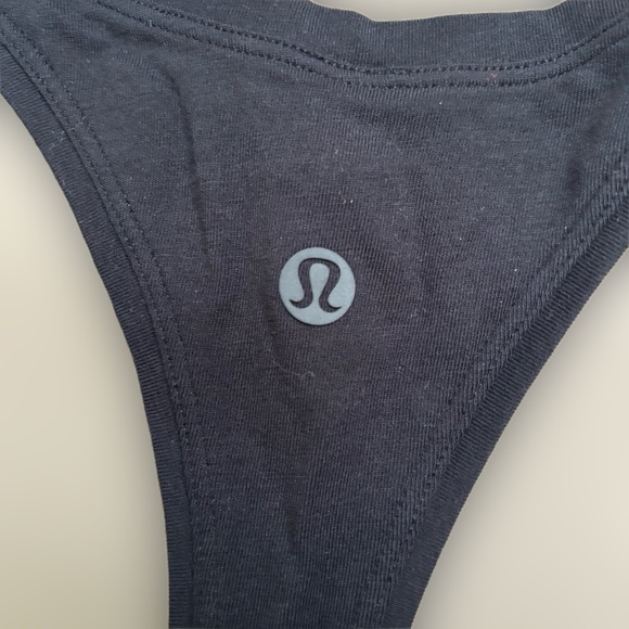 Lululemon Black Racerback Tank Work Out Activewear Athleisure Top Size 12 - Picture 3 of 8